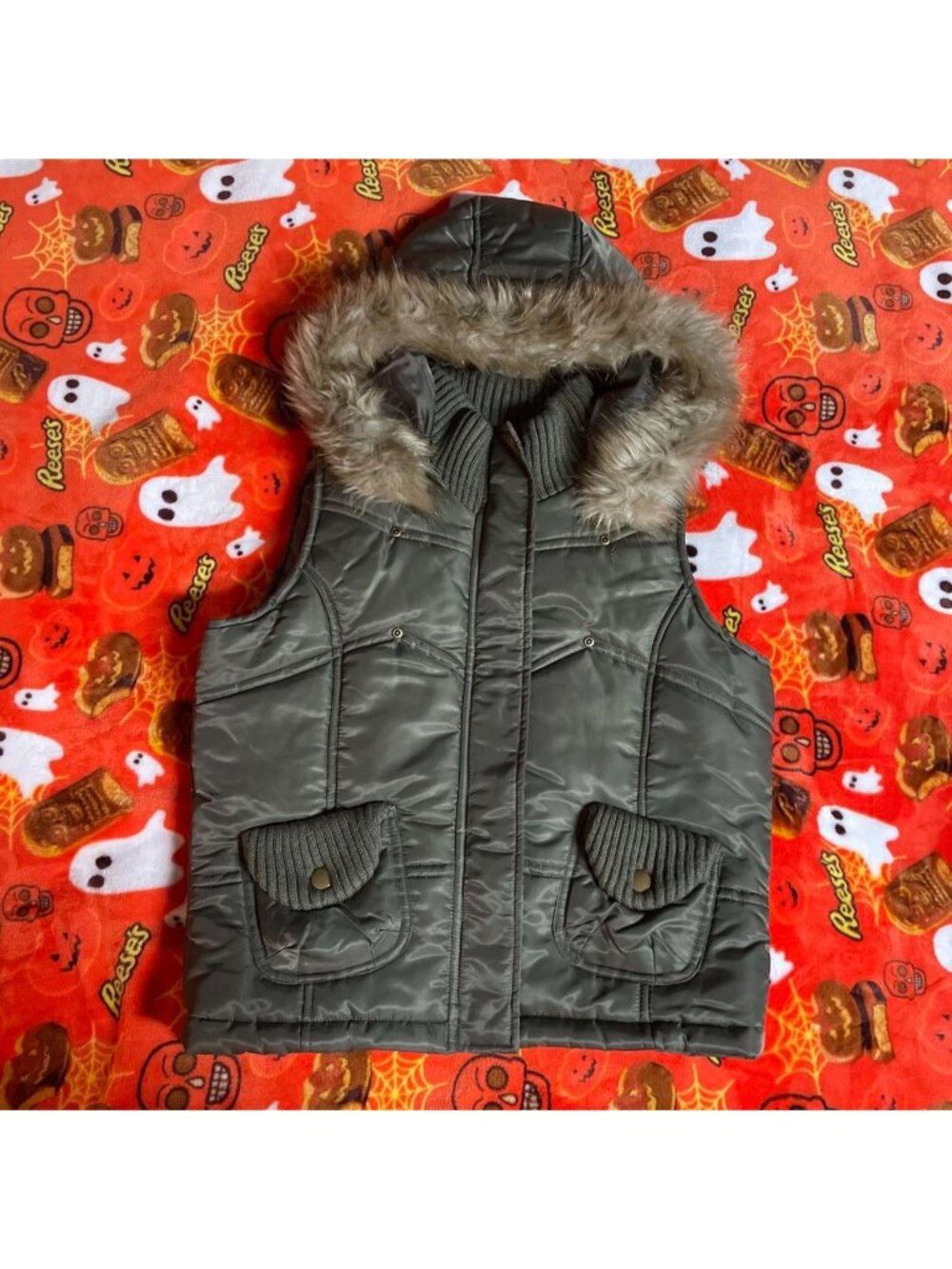 2000s Costa Blanca olive green puffer vest with faux fur hood and knit pockets
